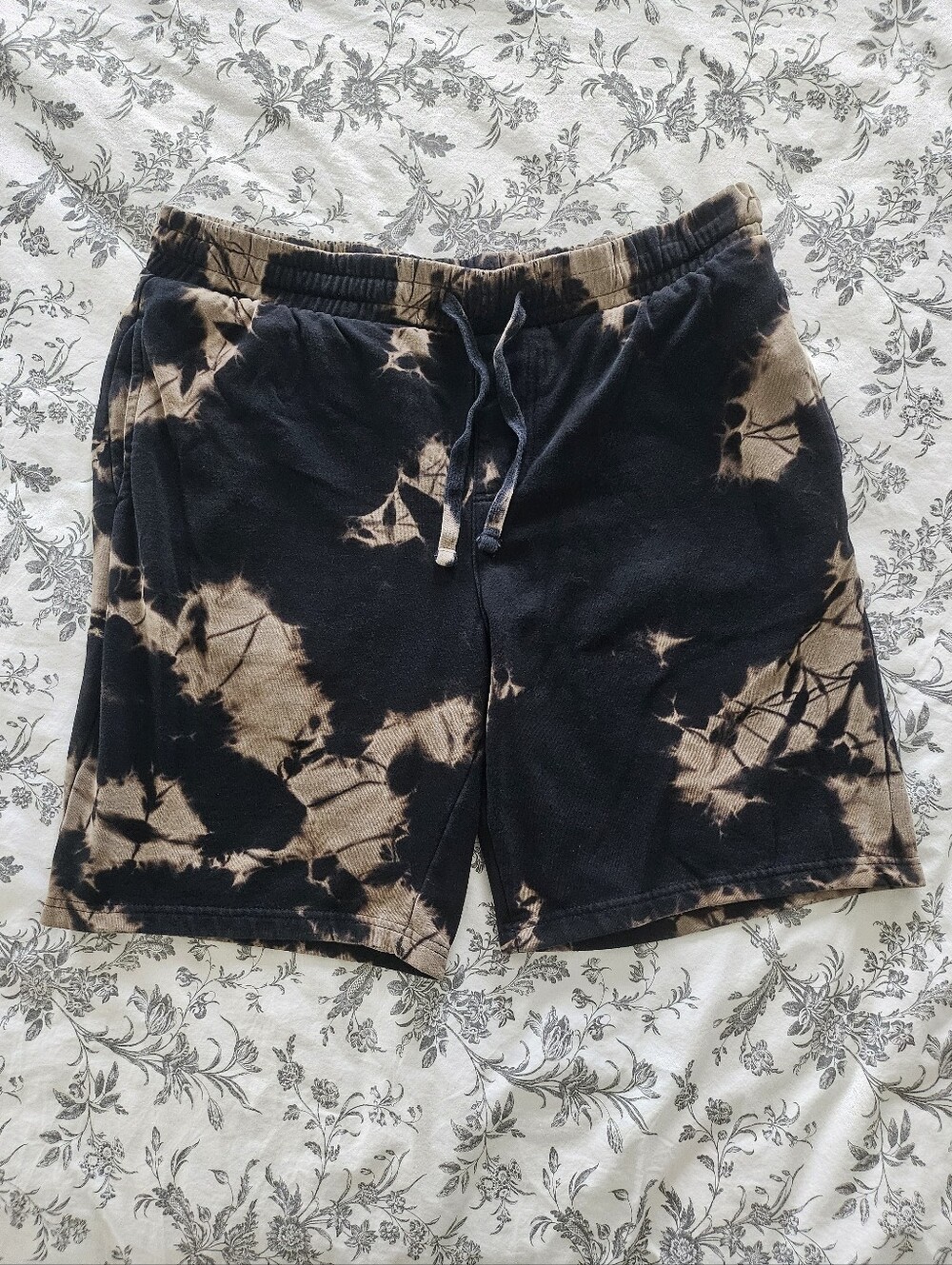 No Boundaries Black and Tan Tie-Dye Athletic Shorts